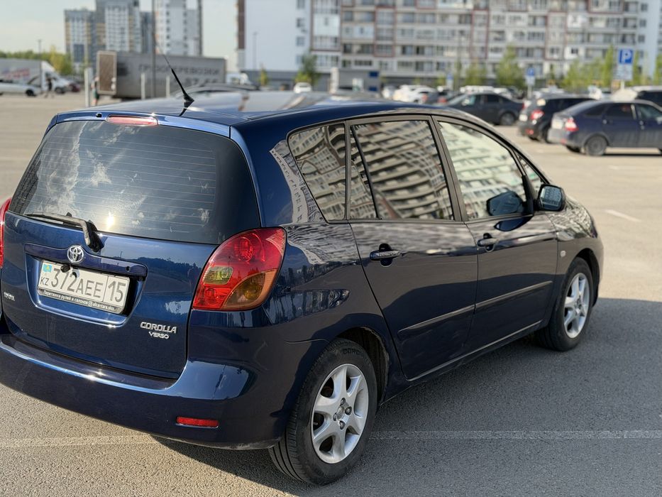 Toyota corolla verso 2002г