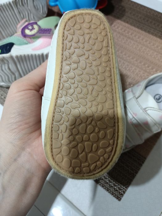 Продам детскую обувь