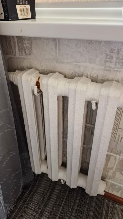 Продам чугунную батарею