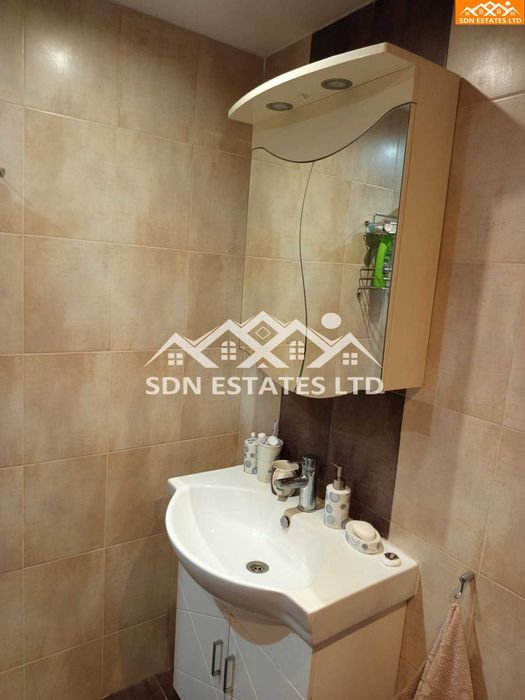 Продава напълно обзаведен двустаен апартамент в района на Стадиона