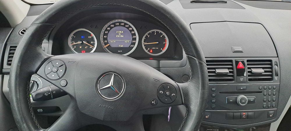 Mercedes-Benz  C 200