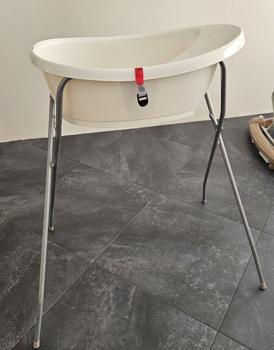 Бебешка вана със стойка и термометър