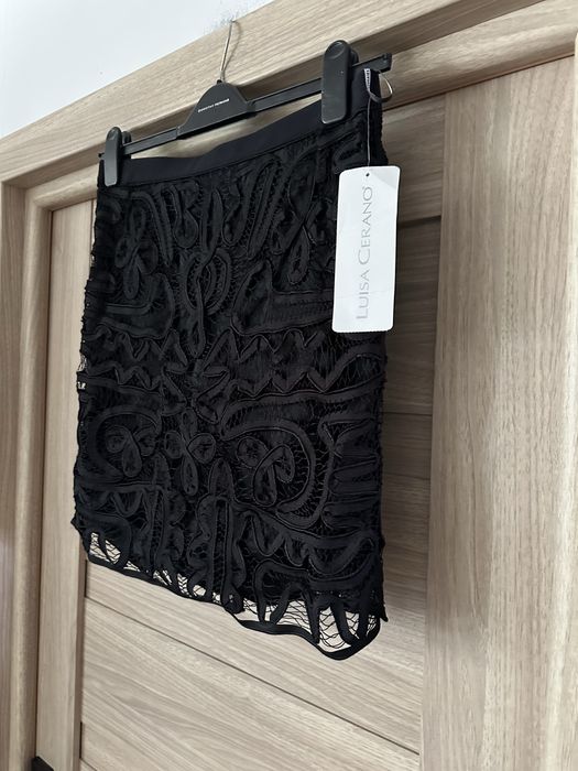 Fusta Luisa Cerano din dantela brodata, noua cu eticheta, marimea 38