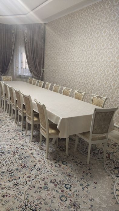 Стол со стульями