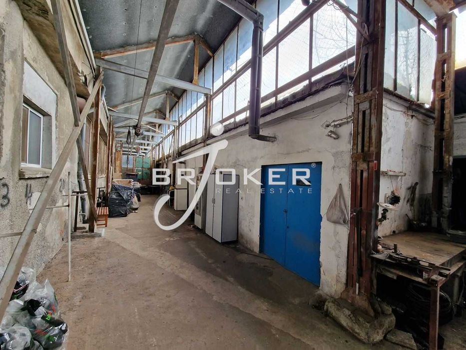 Продава се Промишлена сграда в Кърджали, Център - 1092 кв.м за 1000 €/кв.м - Снимка #17