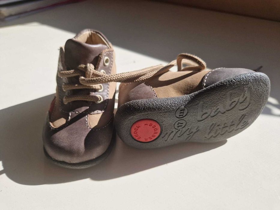 Ghete copii piele naturala cu siret - Noi