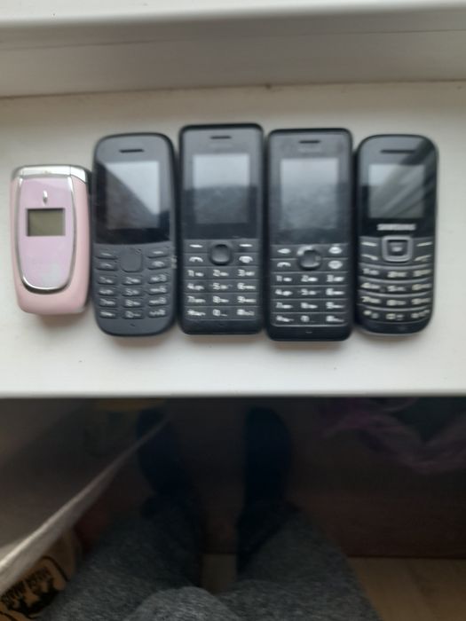 Vând telefoane vechi 200 ron