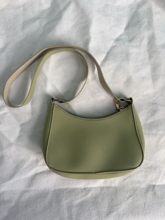 Зелена малка чантичка