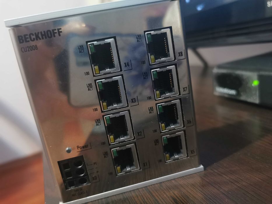 CU2008/8-портов комутатор