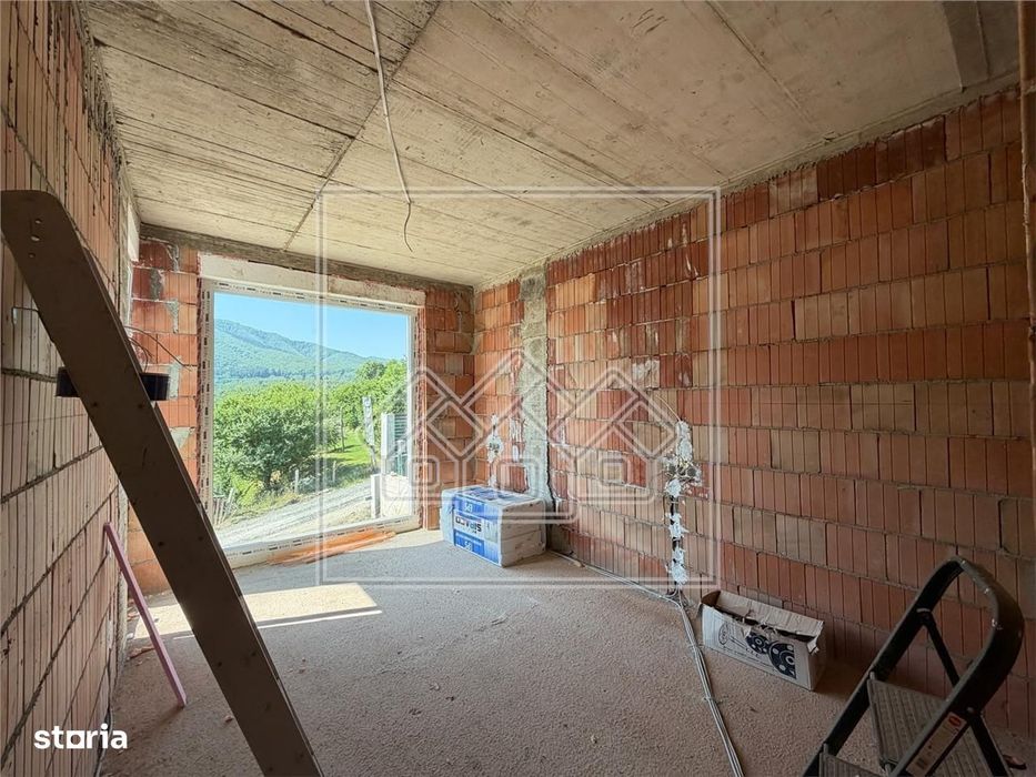 Casă de vânzare în Cisnădioara – rooftop cu piscină infinity, panoramă