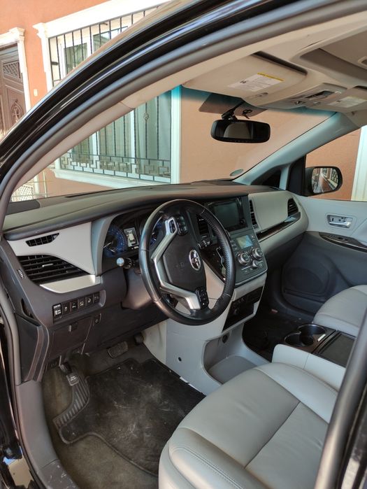 Toyota Sienna 7 мест семейный минивэн
