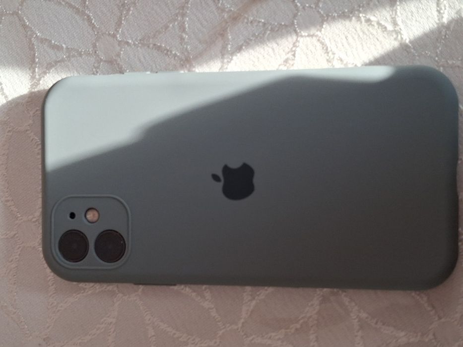 Продам Айфон 11 64гб
