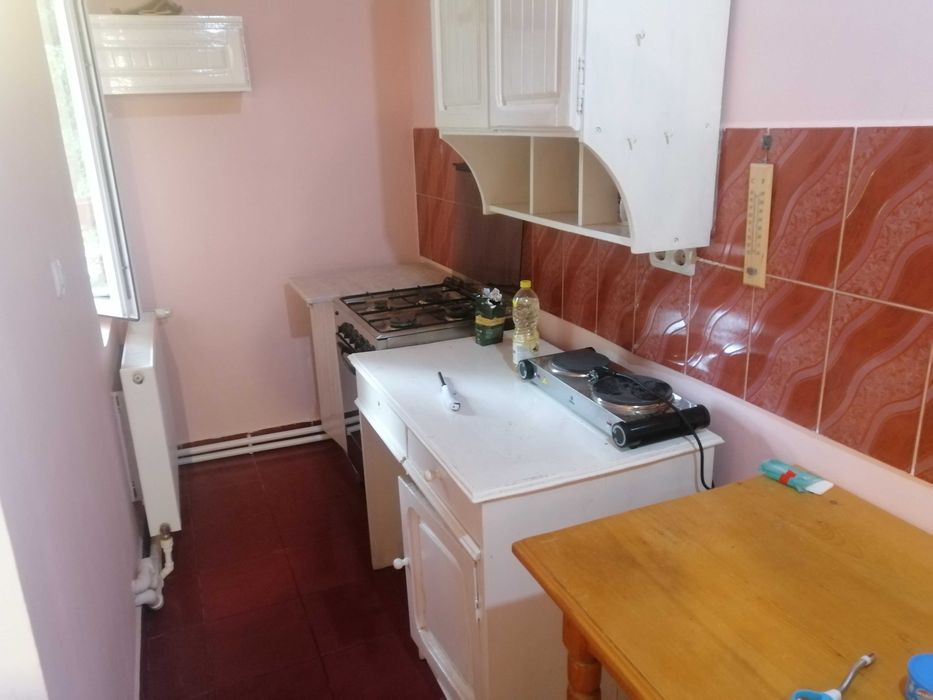 Inchiriez apartament Viseu de Sus 2 camere ultracentral la pret mic