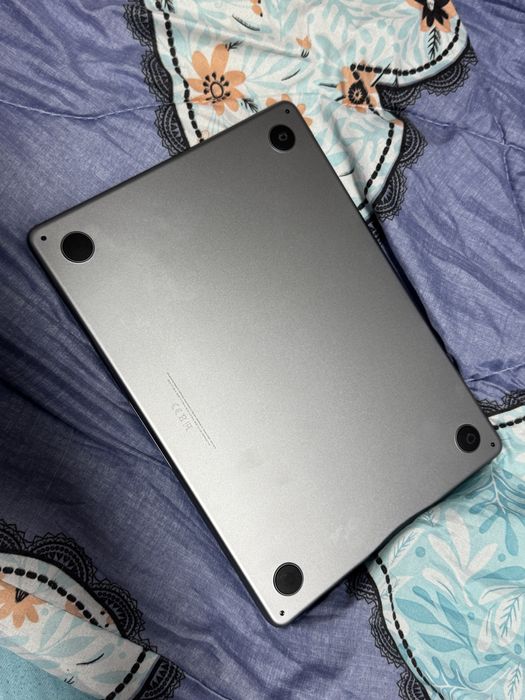 MacBook Air 13,6” M2 — 8GB RAM — Ca nou, cu garantie pana in 2026