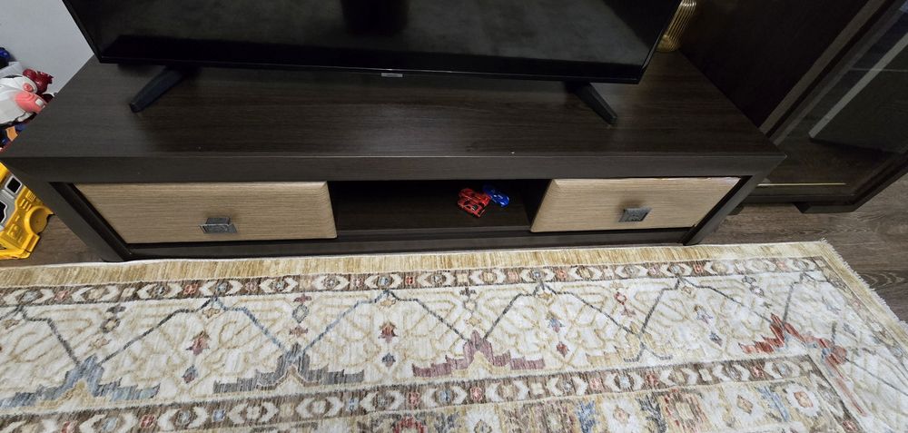 Продам тумбу под телевизор и пенал