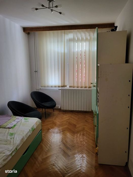 Proprietar închiriez apartament 4 camere