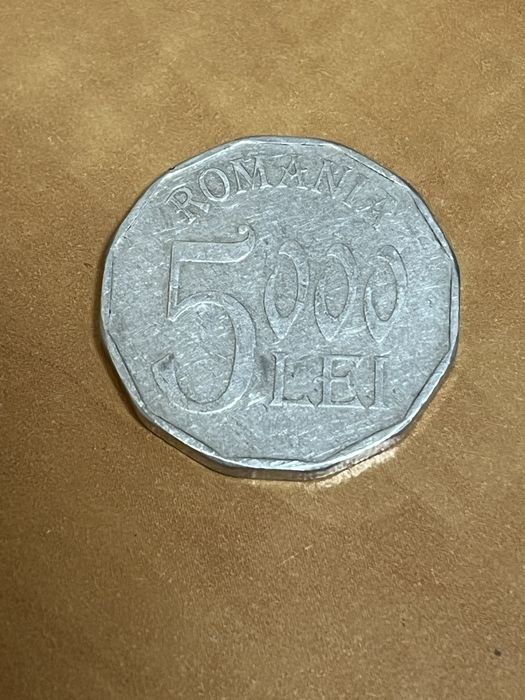 Vand moneda 5000 lei