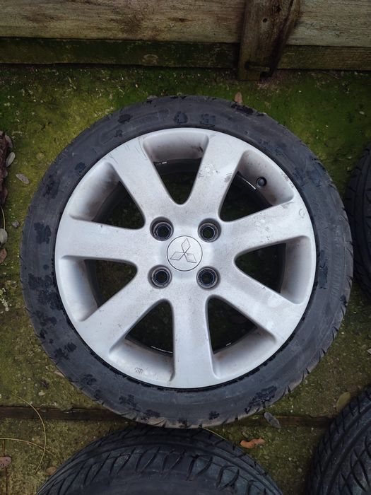 Vând sau schimb jante Mitsubishi Colt