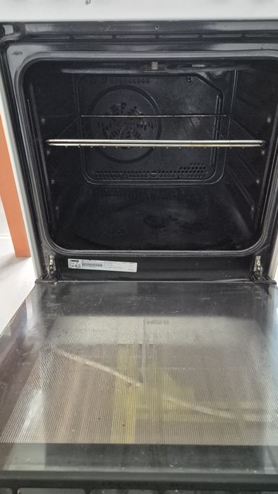 Фурна с котлони Zanussi