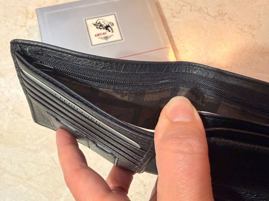 Кожен мъжки портфейл