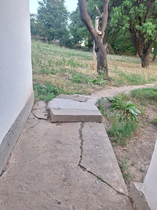 Uy sotiladi Qoramozor uch bog'da