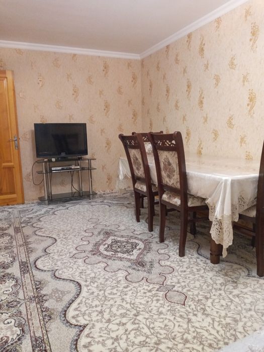 Продаёться стол стуля на 6-8 персон.