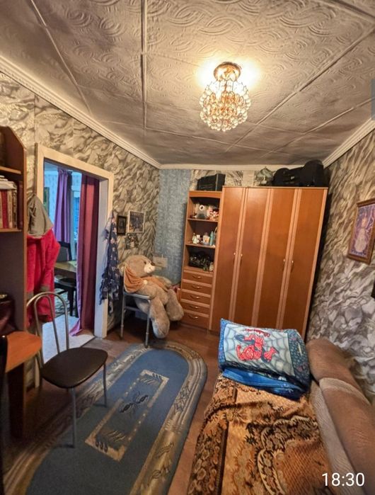 Два дома на одной ограде