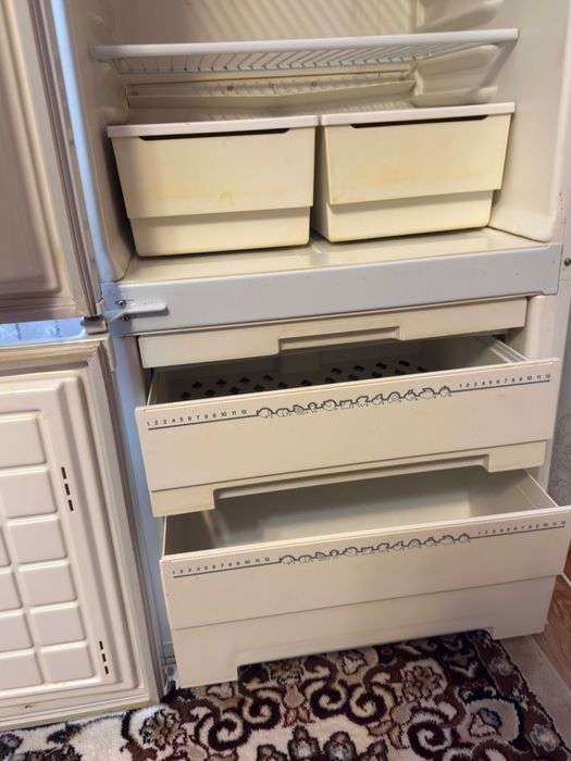 Продам двухкамерный холодильник