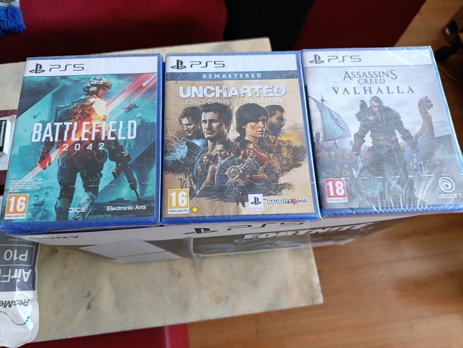 ЧИСТО НОВ PlayStation 5 Slim (Disc Edition) + 3 Запечатани Игри (Fortnite Bundle)