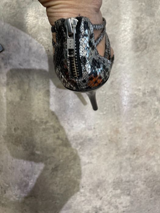 Дамски обувки на висок ток