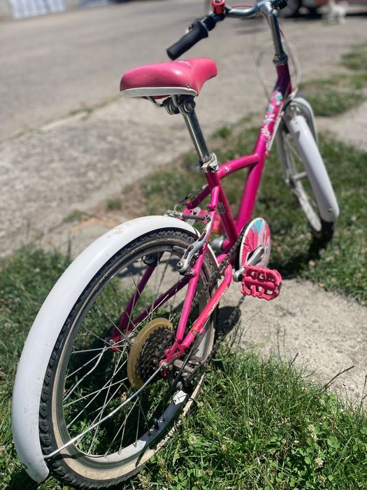 Bicicleta roz pentru fetite!