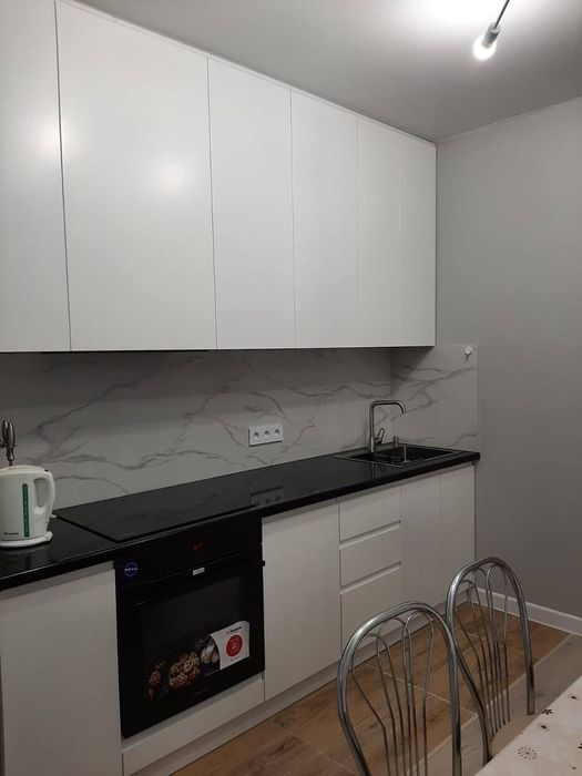 Девушку на подселение