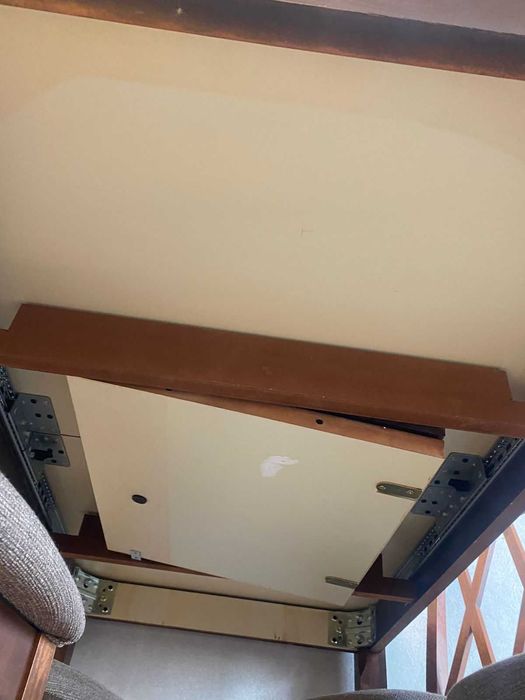 Обеденный стол и стулья