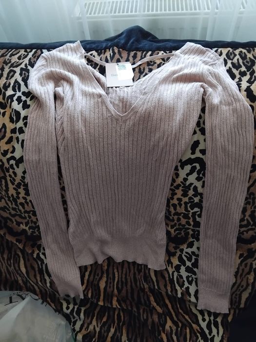 2 perechi pantaloni ,1 maglietă si un maiou