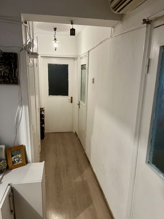 Apartament 3 camere, strada Zimbrului etaj 2/4