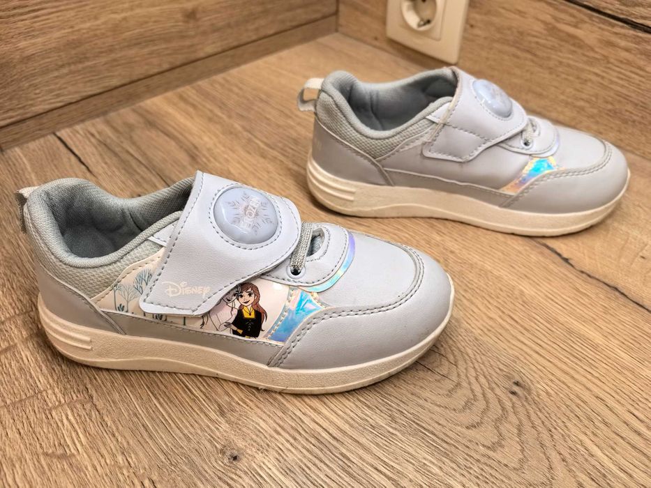 Светещи маратонки за момиченце LC Waikiki Frozen