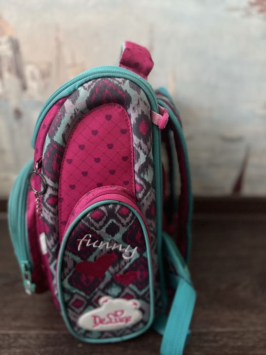 Продам портфель для девочки