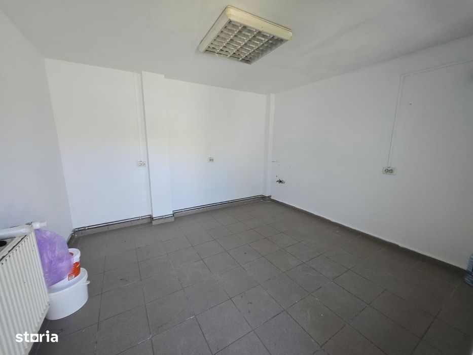 Casa individuala 7 camere+ apartament, 5 locuri de parcare. Sagului