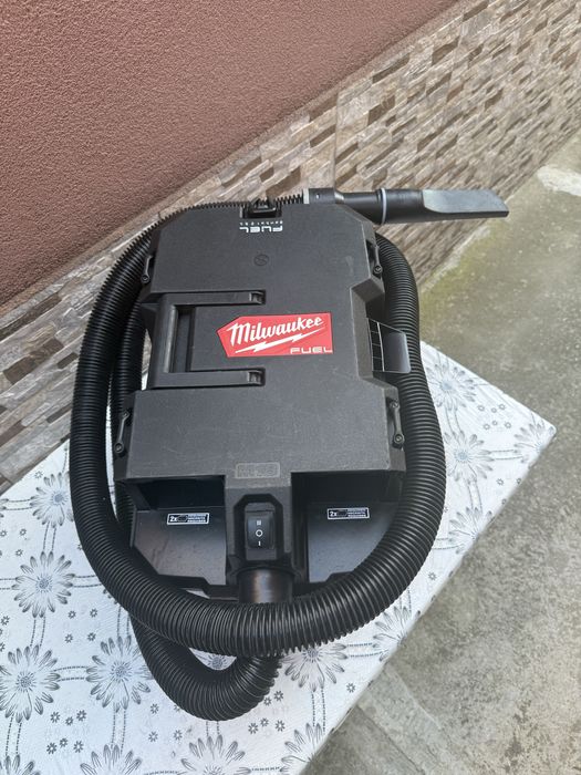 Акумулаторна прахосмукачка MILWAUKEE M18 F2VC23L-0