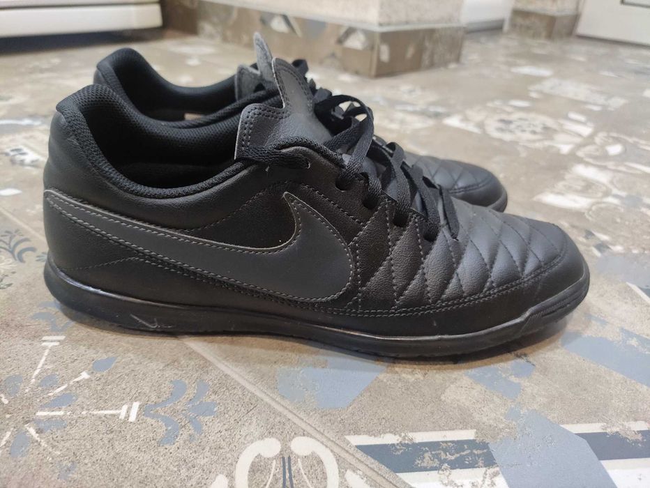 Маратонки Nike за футбол