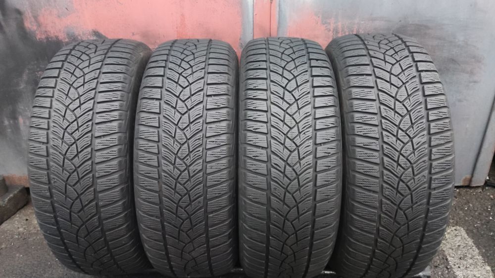 4бр. зимни гуми 215/60/16 GoodYear Ultra Grip 
dot22
6.9mm
Добро състо