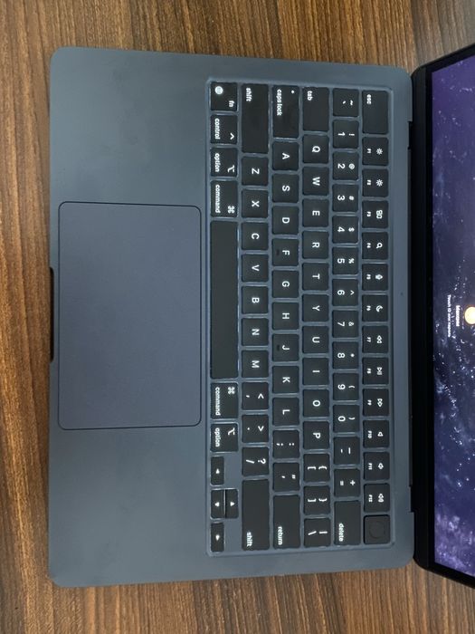 Macbook M2/256Гб/8Гб