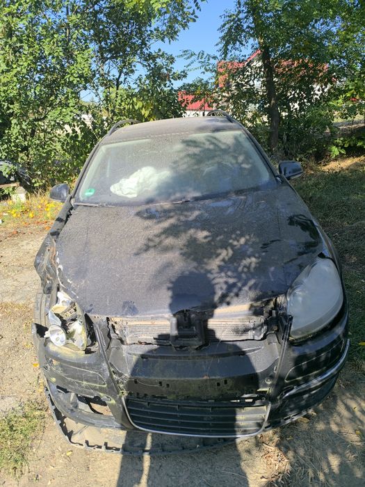 Vand golf 5. An 2007 , avariat, motor si cutie functionale