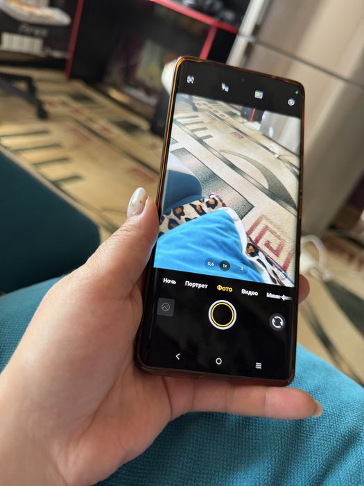 Продам телефон Vivo v30e.