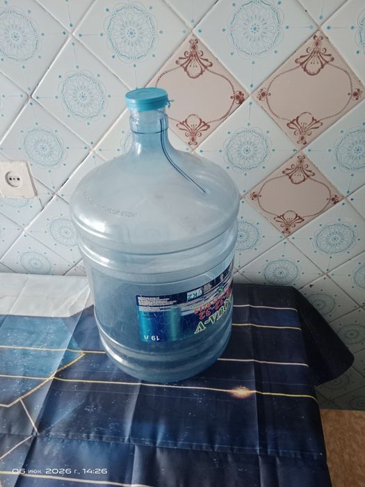Продам бутыль 19 литров