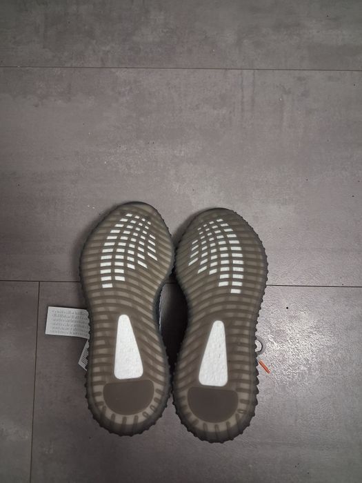 Yezzy 350.                                  .