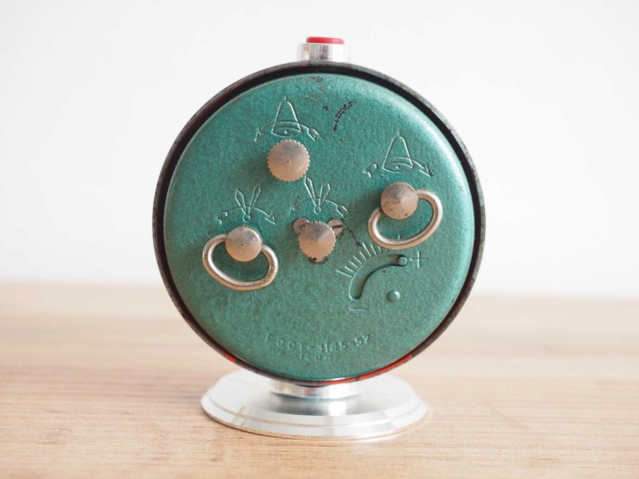 Ceas deșteptător mecanic sovietic „Slava”, funcțional