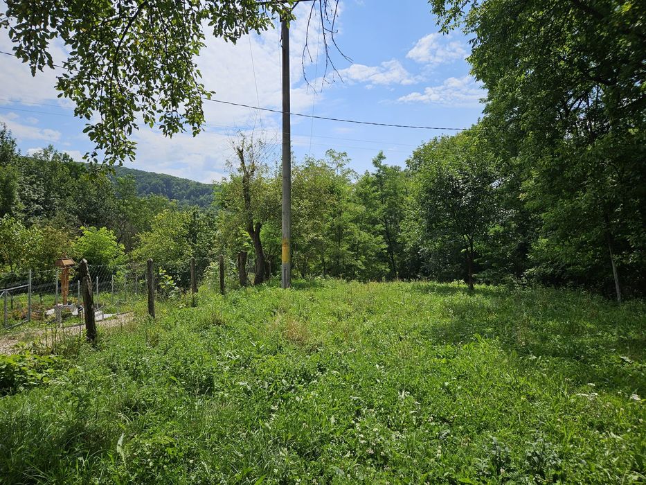 Vand Teren intravilan zona Varfuri, Dambovita