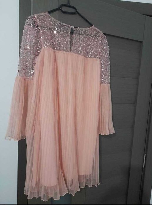 Vand rochiță pret 270