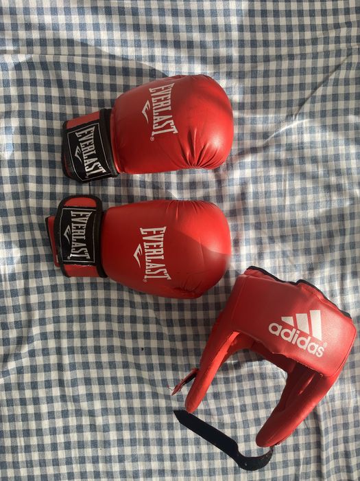 Everlast перчатка,Adidas шлем сатылады.